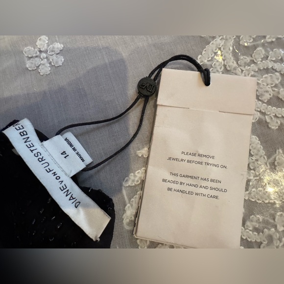 ❤️ NWT DVF FULLY HAND BEADED FAUX WRAP OCCASION DRESS. 100% SILK - Picture 13 of 15